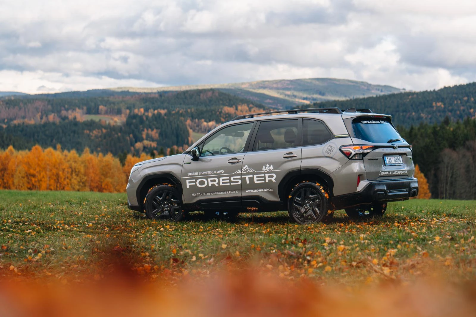 Forester v objetí přírody – fotky od Jakuba Jordanidise